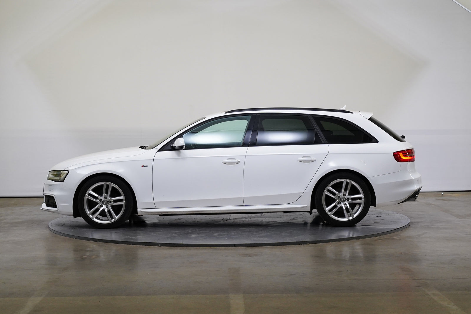 Audi A4 2.0 TDI 110 kW S line plus – foto 3