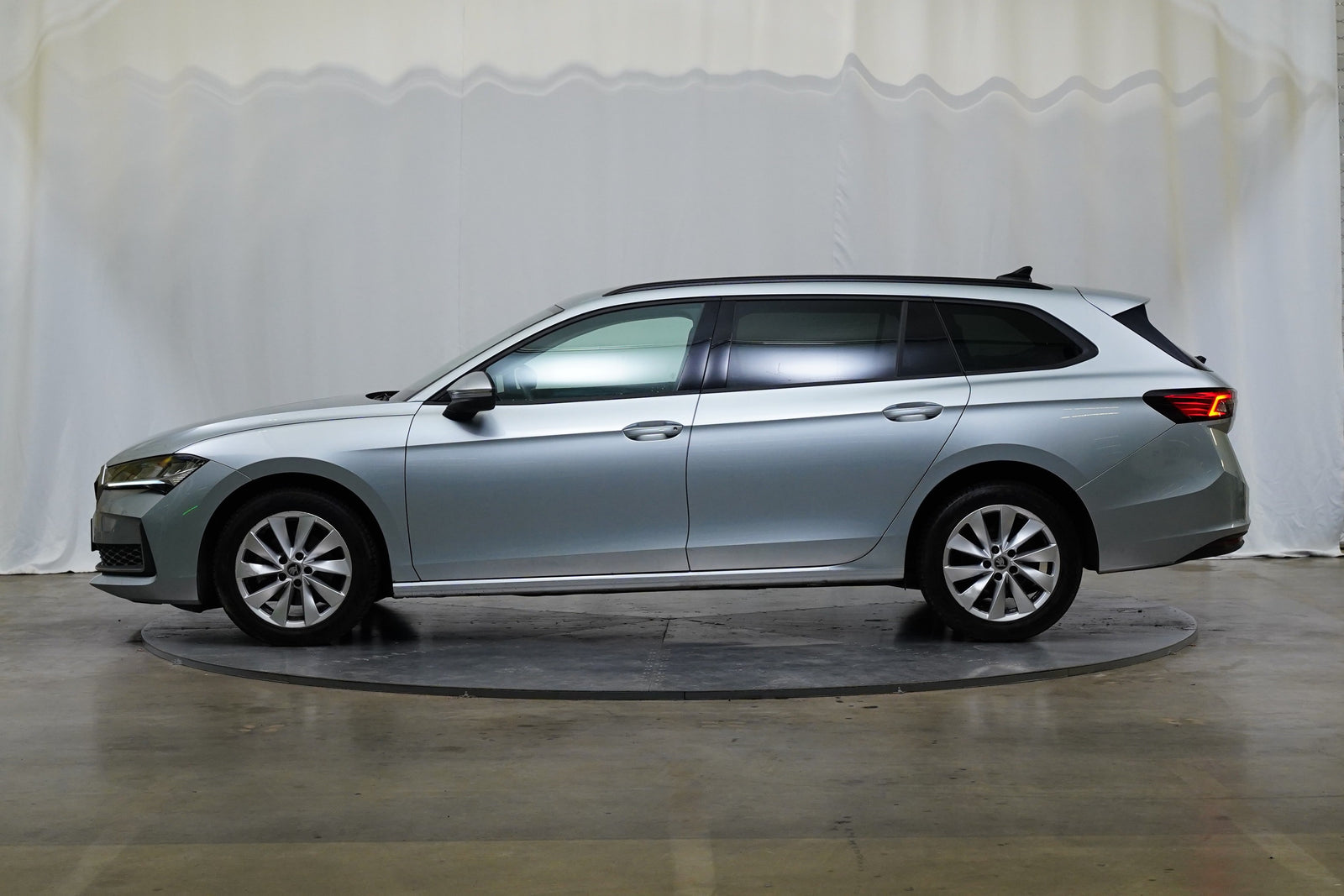 Škoda Superb 2.0 TDI 110 kW Selection – foto 3