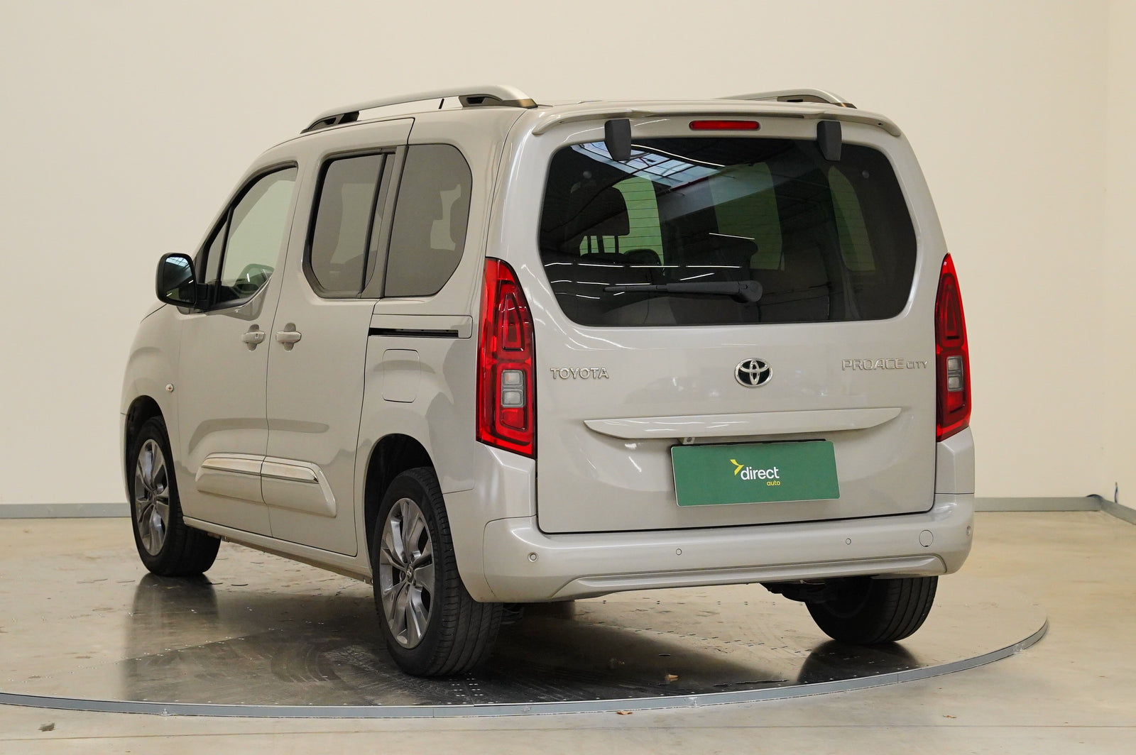 Toyota Proace City Verso 1.2T 96 kW Family L1 – foto 3