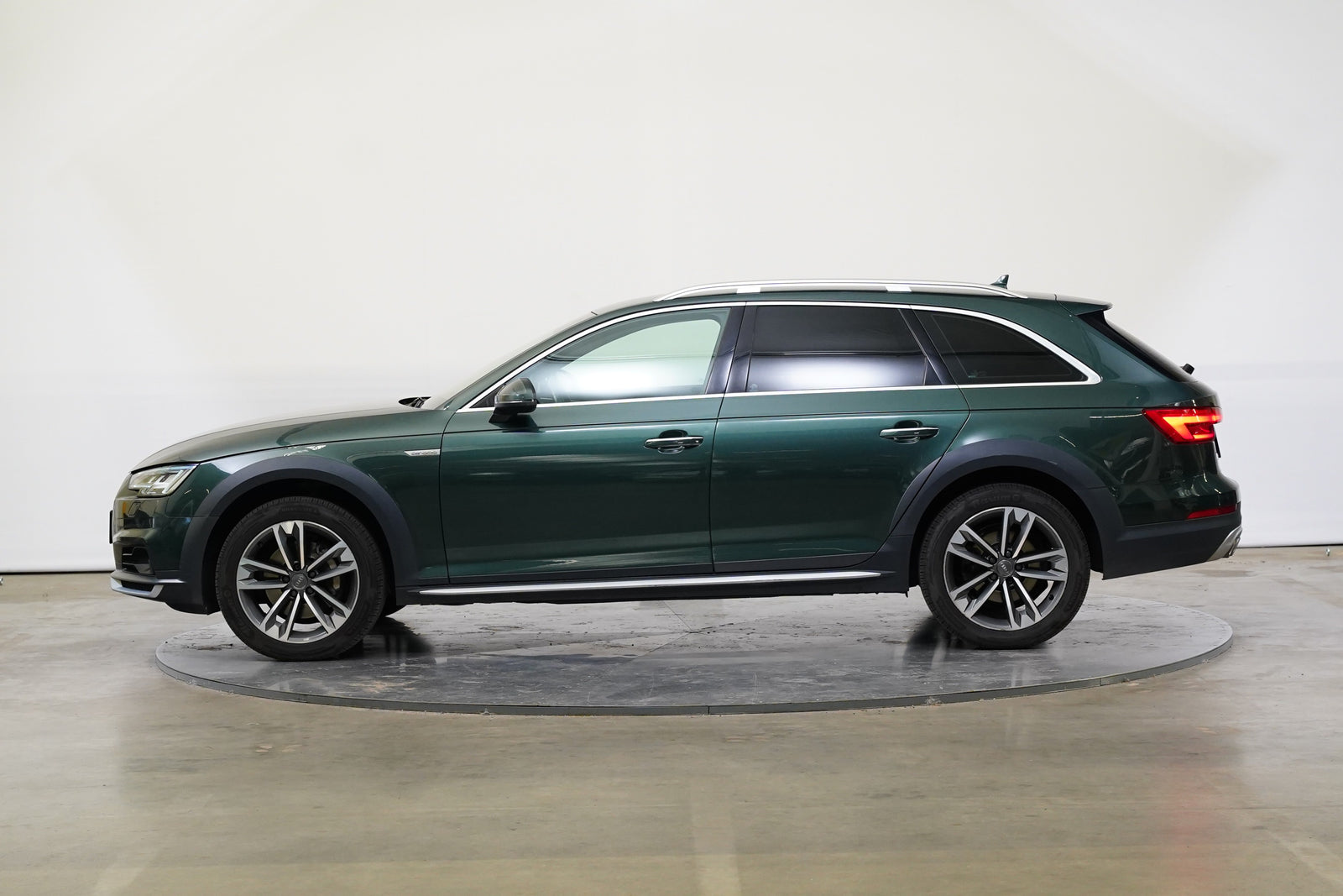 Audi A4 2.0 TDI 140 kW Quattro – foto 3