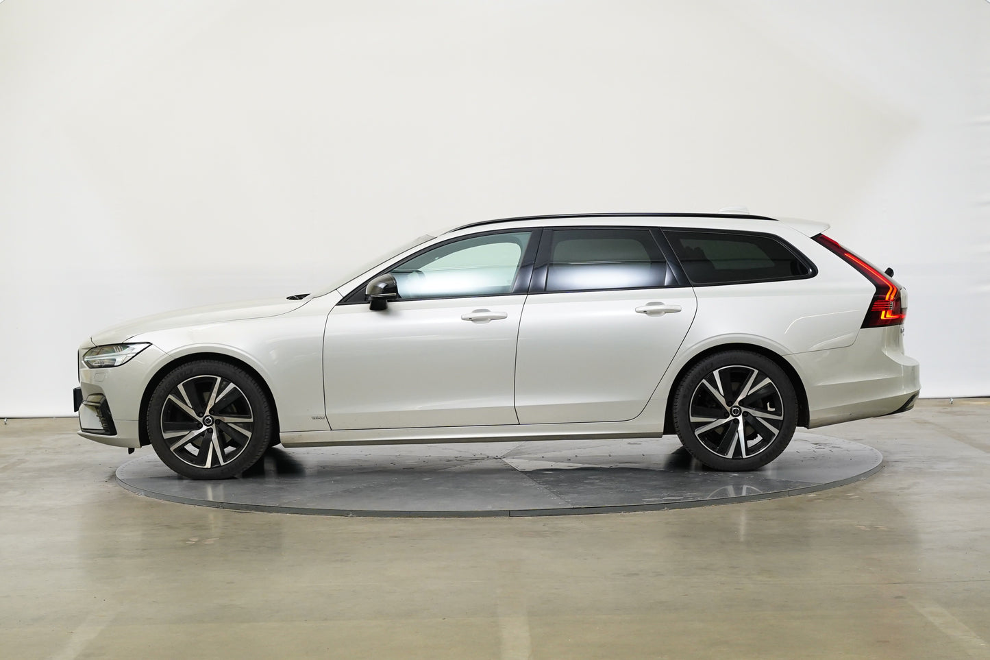 Volvo V90 2.0 B4 145 kW R-Design