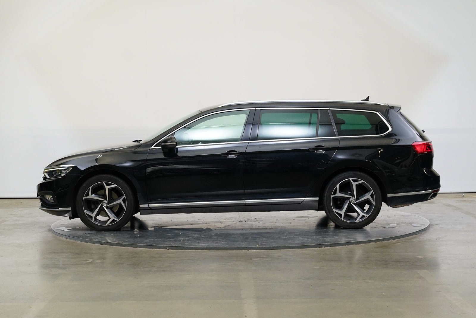 Volkswagen Passat 2.0 TSI 140 kW Elegance – foto 3
