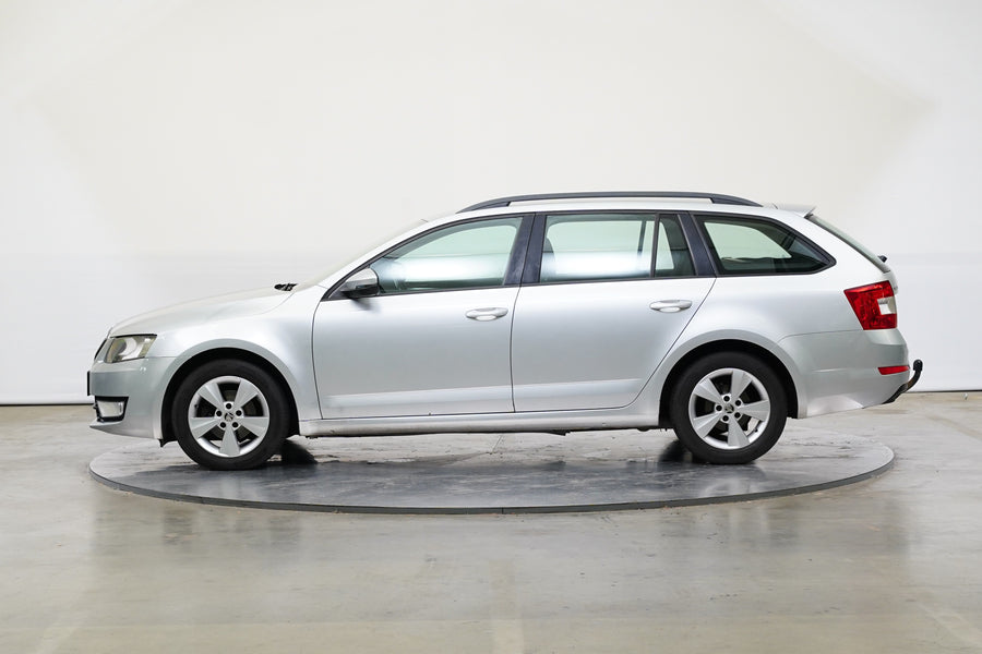 Škoda Octavia 1.6 TDI DSG Elegance – foto 3