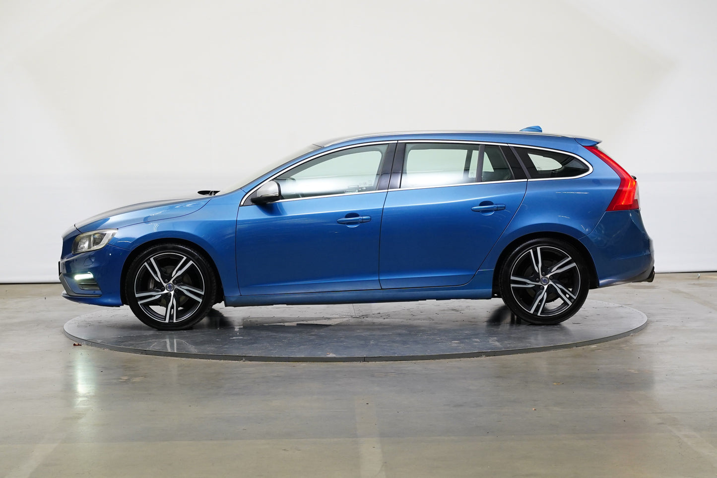 Volvo V60 2.0 T6 AWD 225 kW R-Desing