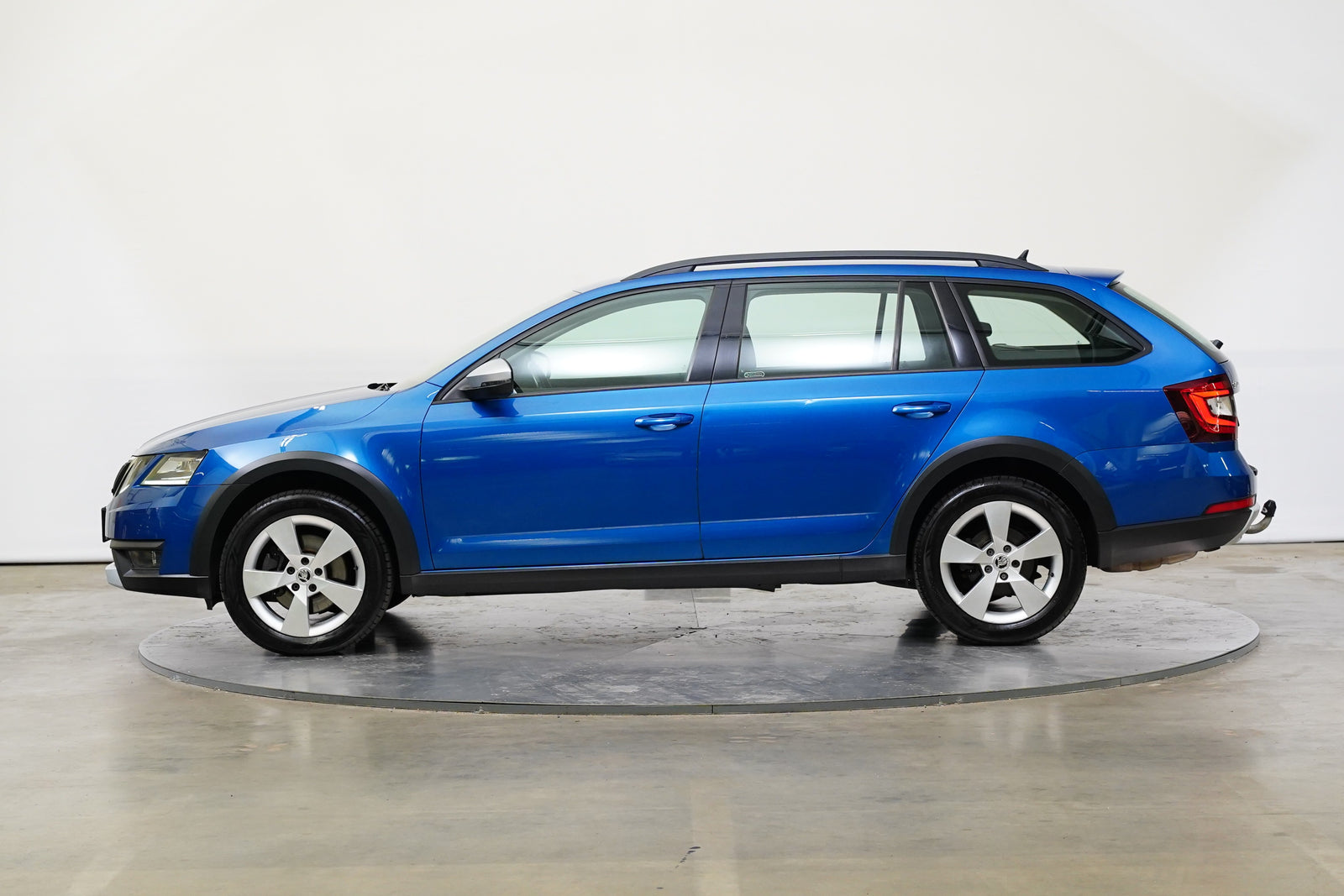 Škoda Octavia 2.0 TDI 135 kW DSG 4x4 Scout – foto 3
