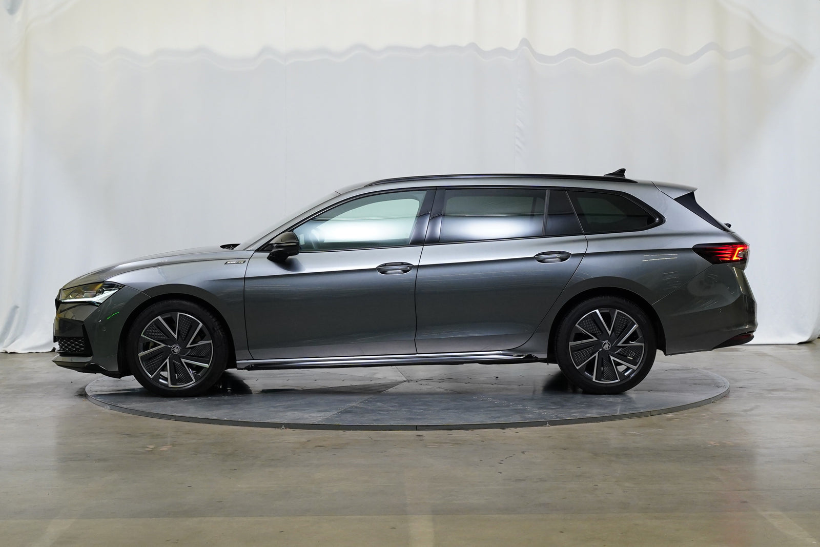 Škoda Superb 2.0 TDI 142 kW DSG Sportline – foto 3