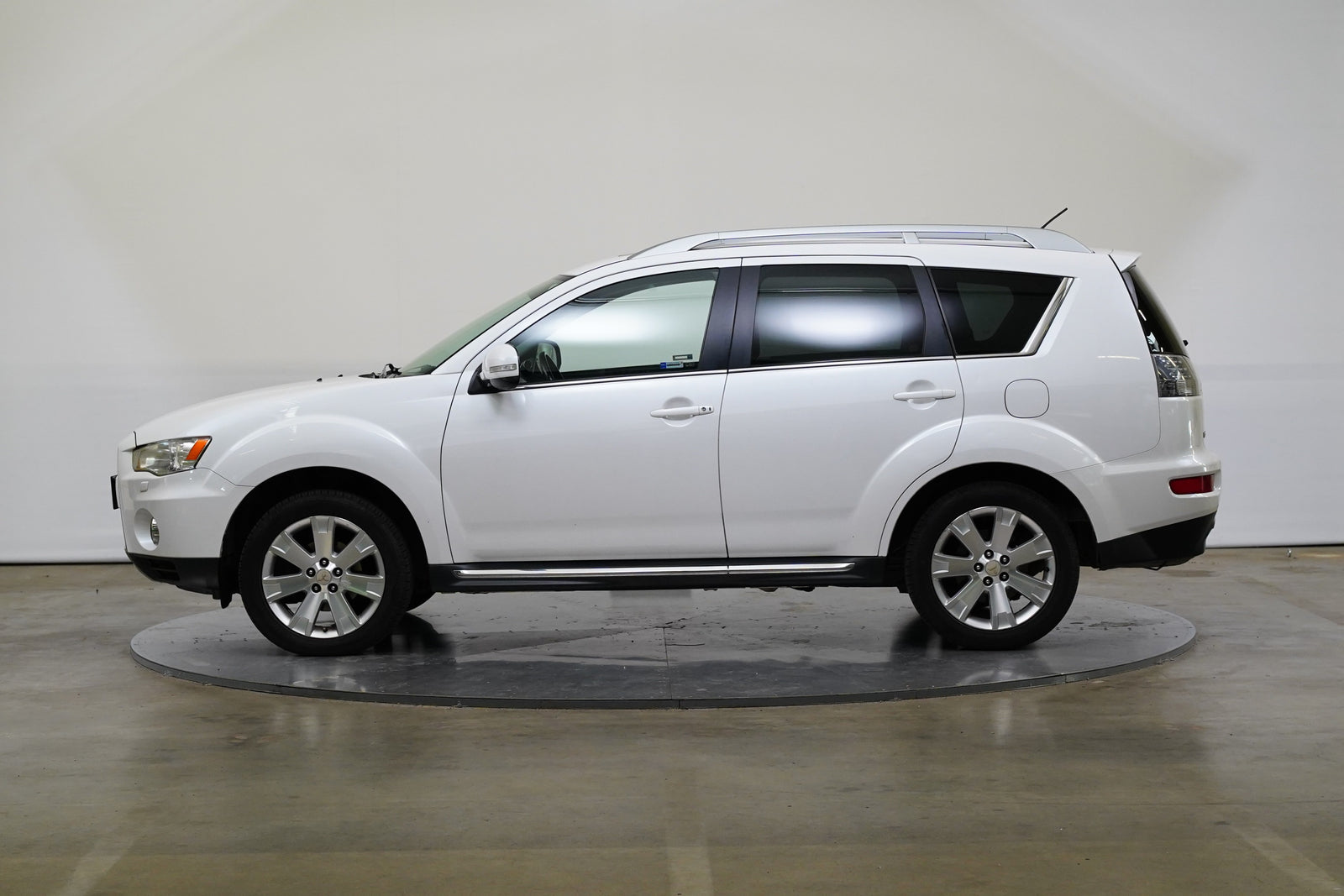Mitsubishi Outlander 2.2 DI-D 115 kW 4x4 – foto 3