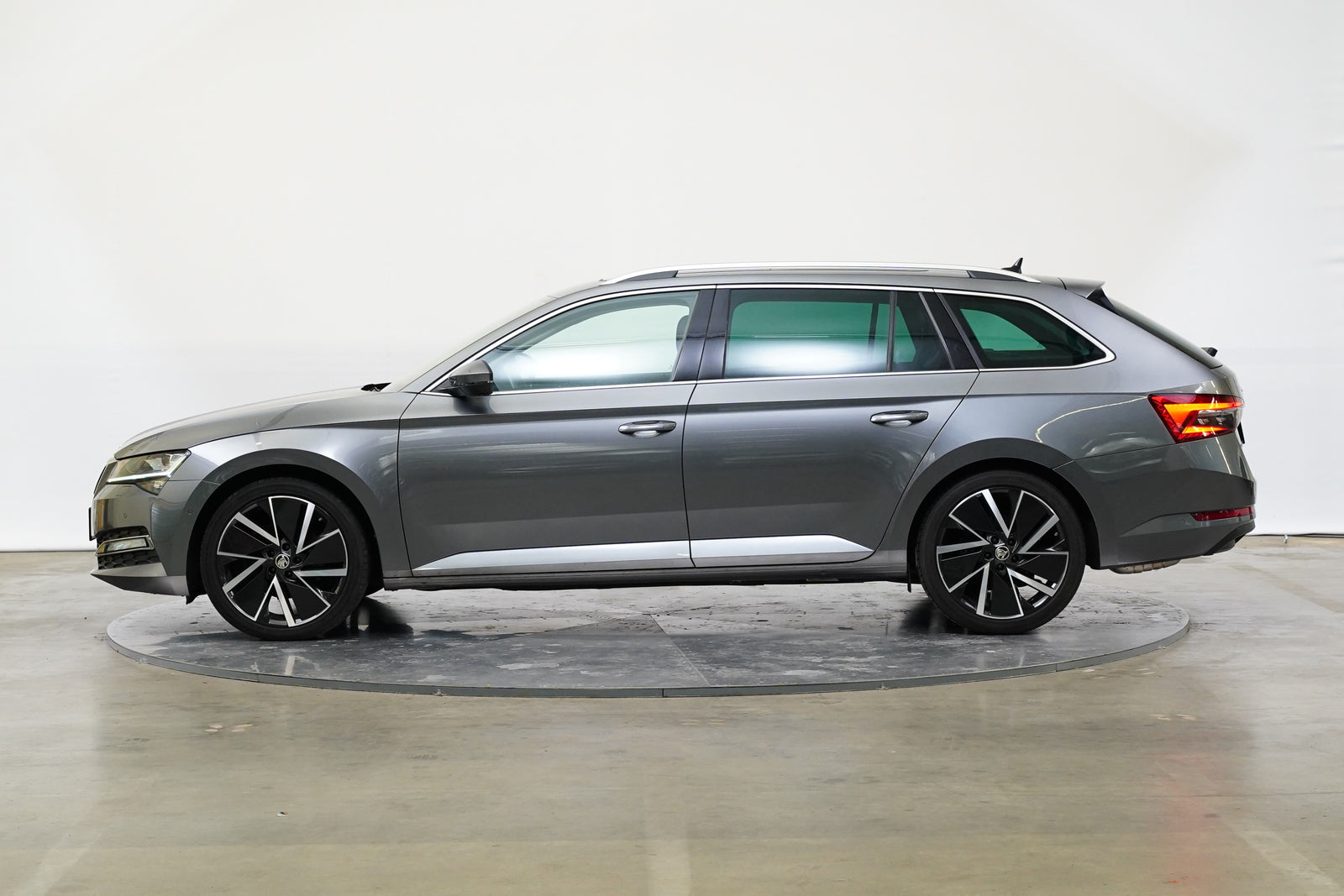Škoda Superb 2.0 TSI 140 kW DSG Style – foto 3