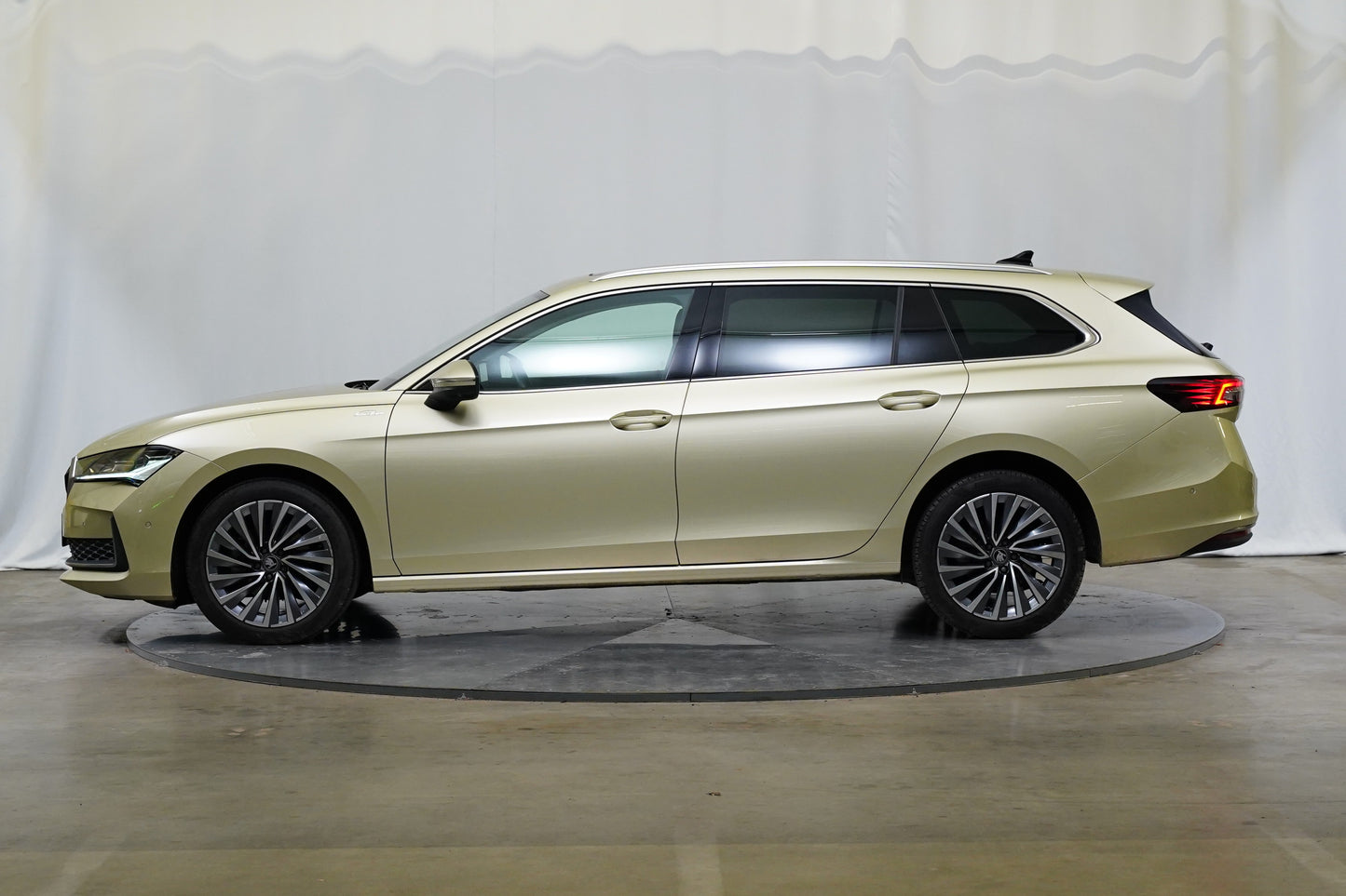 Škoda Superb 2.0 TDI 110 DSG L&K