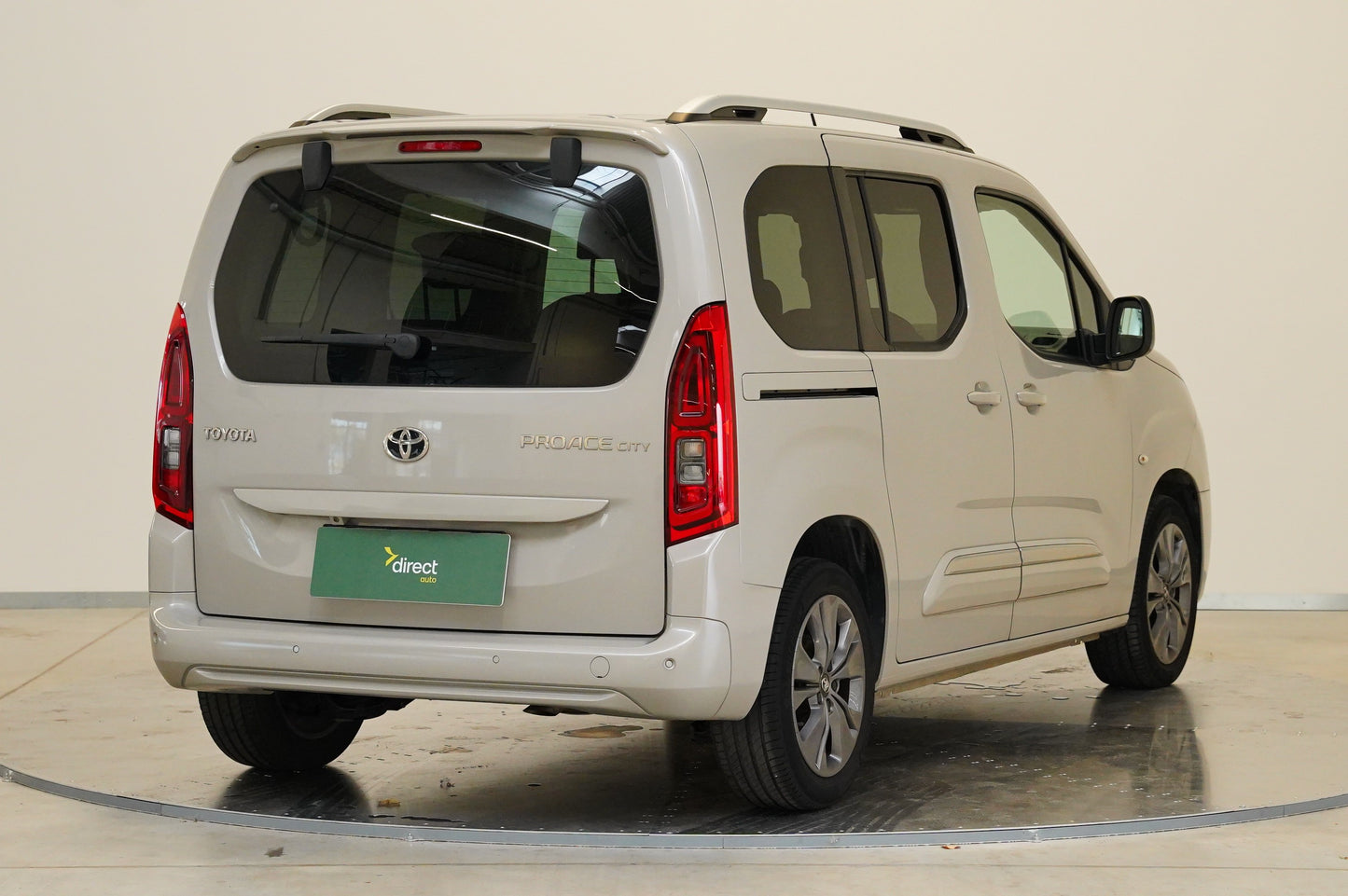 Toyota Proace City Verso 1.2T 96 kW Family L1