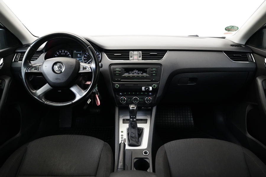 Škoda Octavia 1.6 TDI DSG Elegance – foto 5