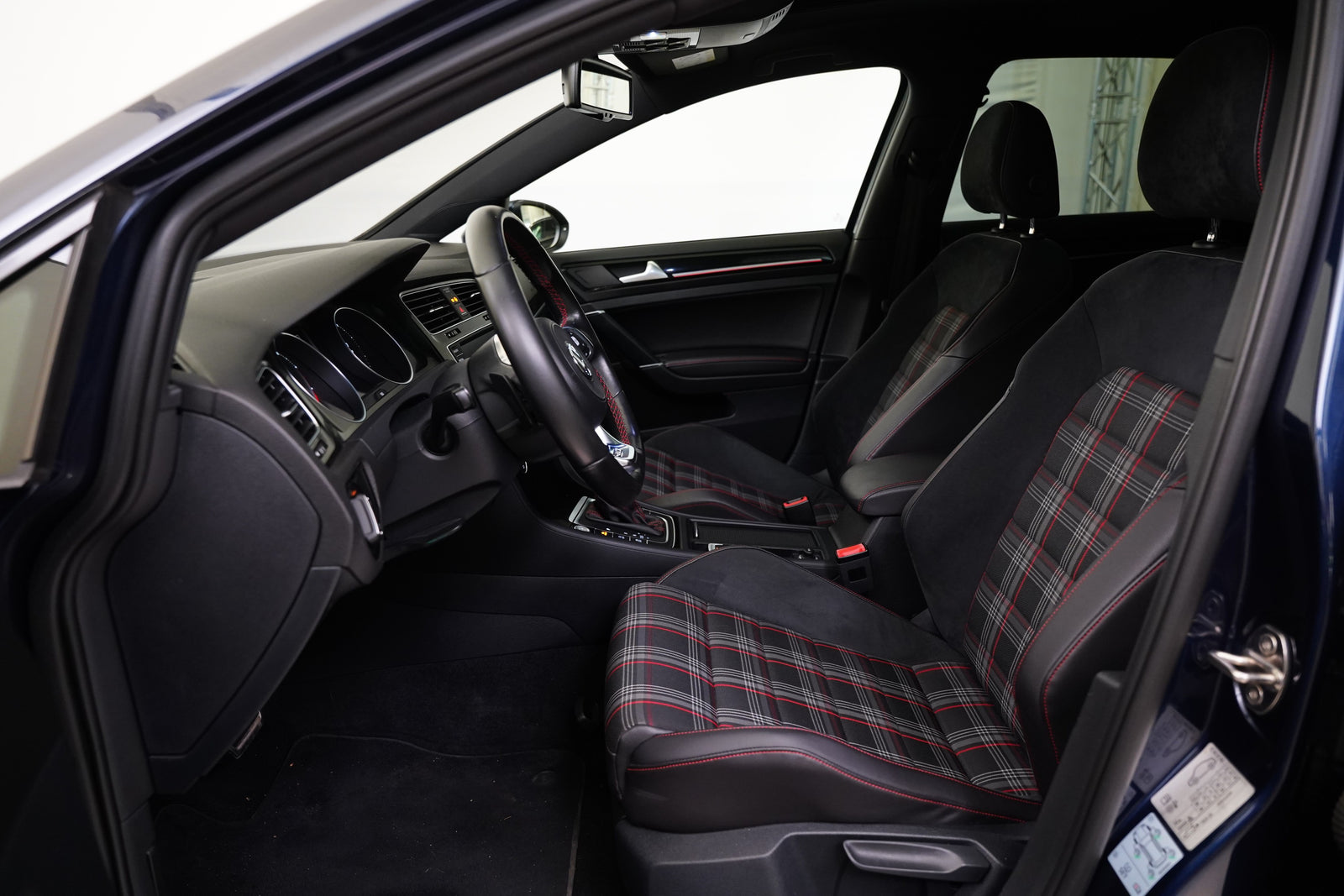 Volkswagen Golf 2.0 TSI 162 kW GTI – foto 5