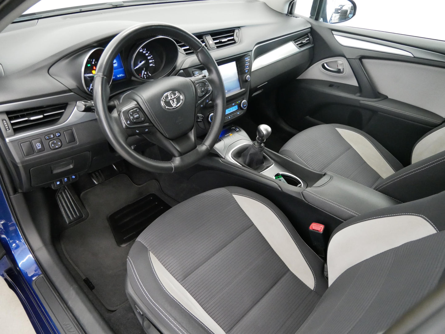 Toyota Avensis 1.6 82 kW Business