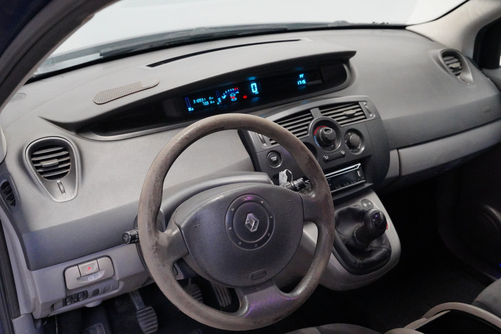 Renault Scénic 1.6i 83 kW – foto 5