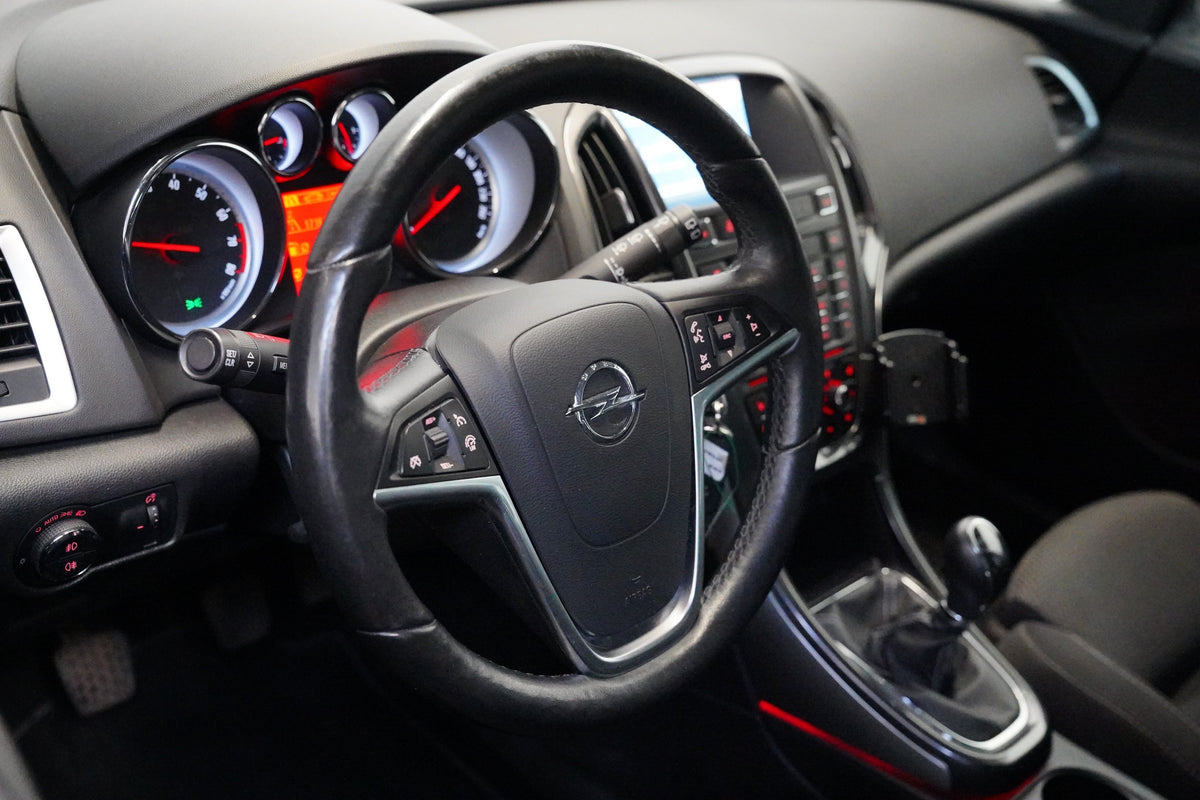 Opel Astra 1.6i Turbo 125 kW – foto 5