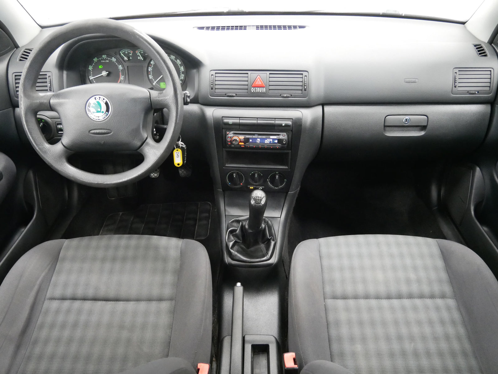 Škoda Octavia 1.6 MPi 75 kW Tour – foto 5