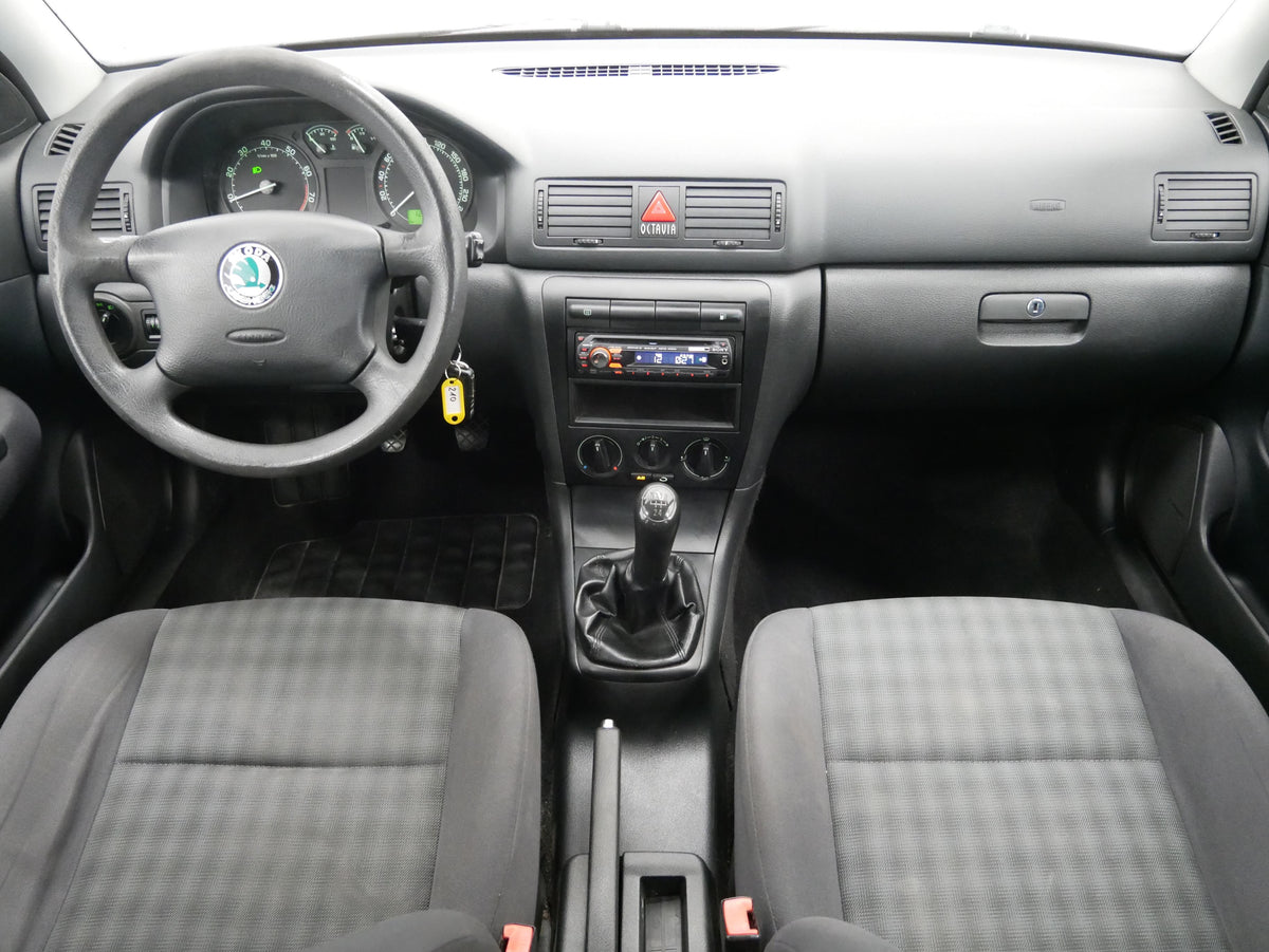 Škoda Octavia 1.6 MPi 75 kW Tour – foto 5