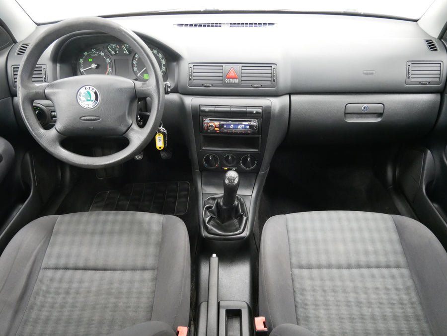 Škoda Octavia 1.6 MPi 75 kW Tour – foto 5