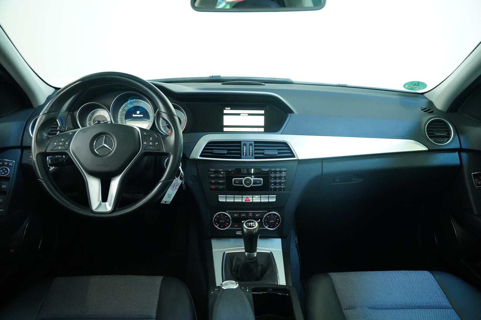 Mercedes-Benz Třídy C 180 CGI 115 kW Avantgarde – foto 5