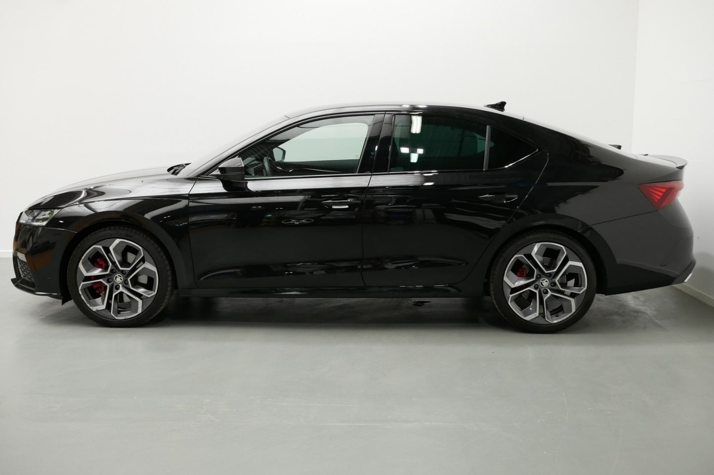Škoda Octavia RS 2.0 TSI/180 kW/DSG/RS/NAVI/LED/PŘÍPRAVAproTAŽNÉ/CZ