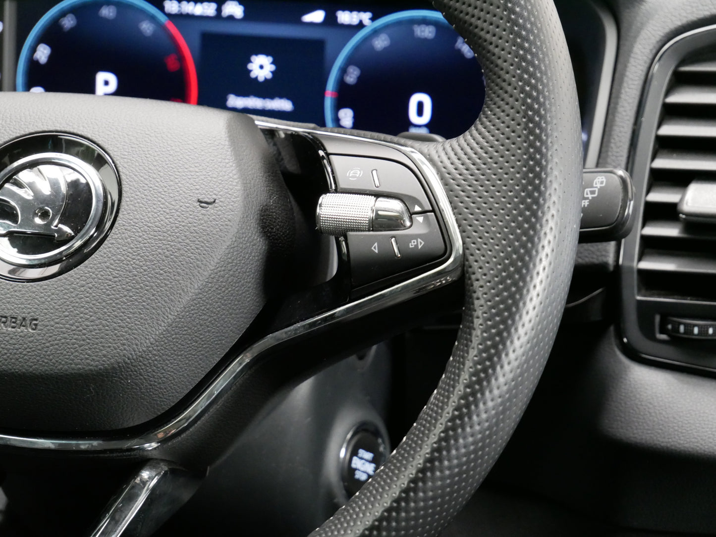 Škoda Karoq 2.0 TDI/110kW/DSG/4x4/SPORTLINE+/PANO/TAŽNÉ/CZ/DPH