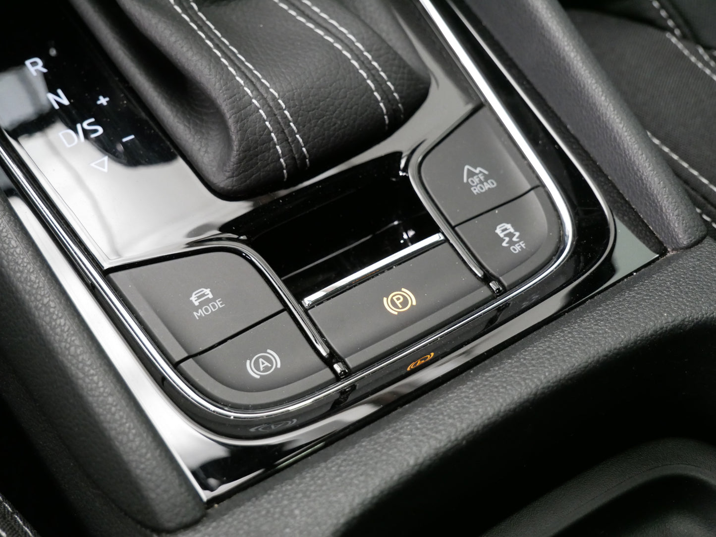 Škoda Karoq 2.0 TDI/110kW/DSG/4x4/SPORTLINE+/PANO/TAŽNÉ/CZ/DPH