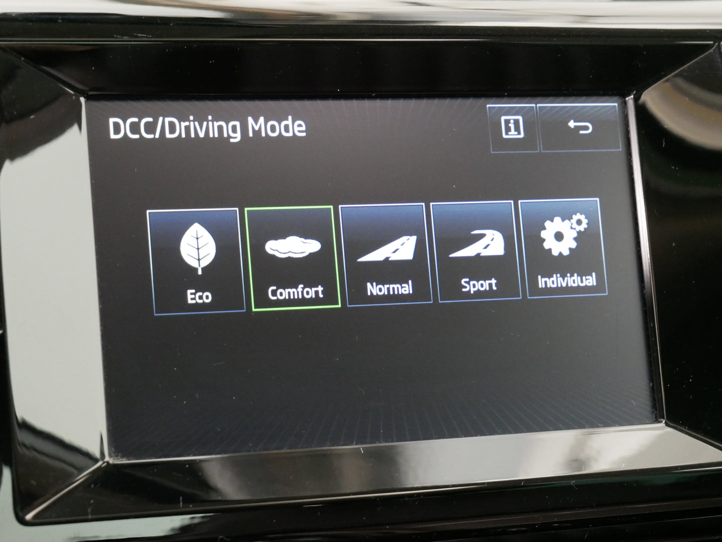 Škoda Superb 2.0 TDI/110 kW/L&K/PANO/DCC/CZ/NAVI/BI-XENONY/CANT