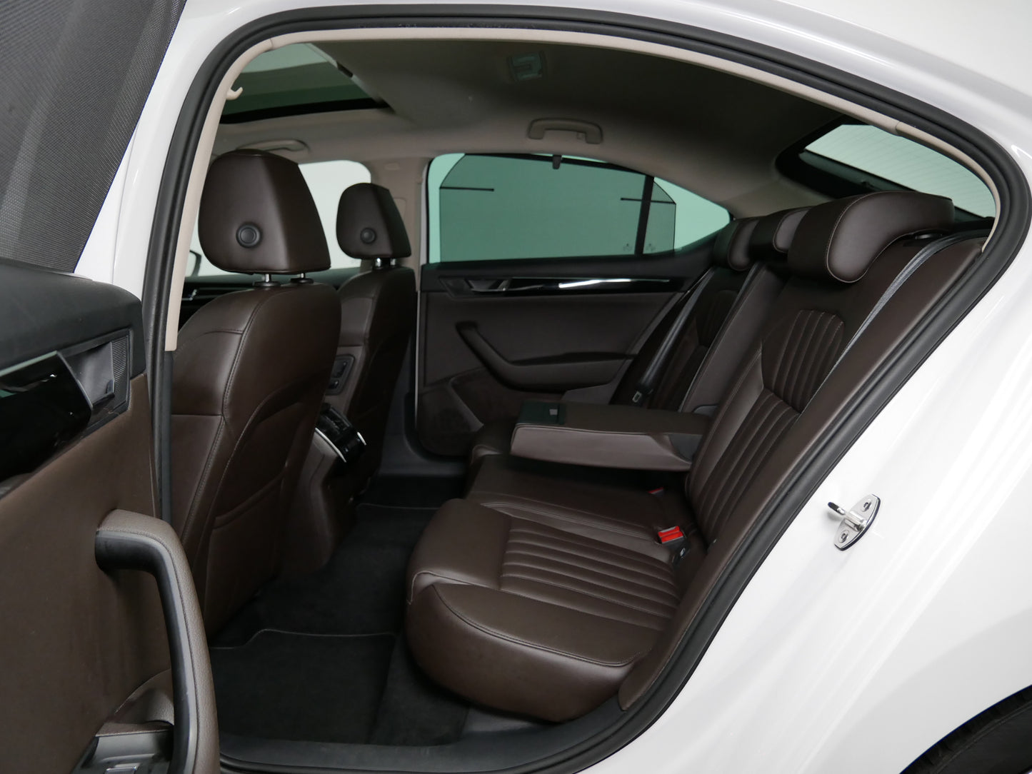 Škoda Superb 2.0 TDI/110 kW/L&K/PANO/DCC/CZ/NAVI/BI-XENONY/CANT