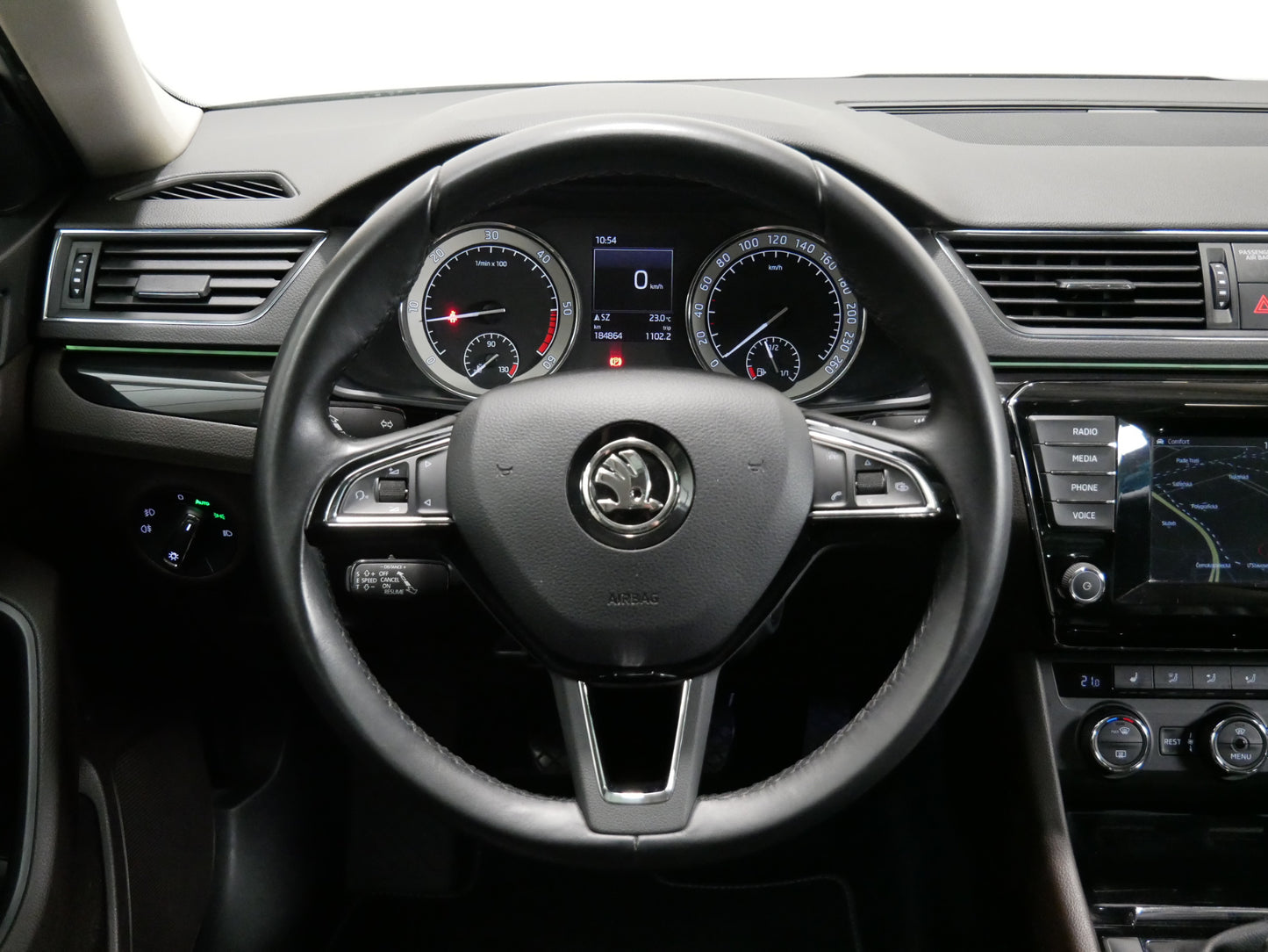 Škoda Superb 2.0 TDI/110 kW/L&K/PANO/DCC/CZ/NAVI/BI-XENONY/CANT