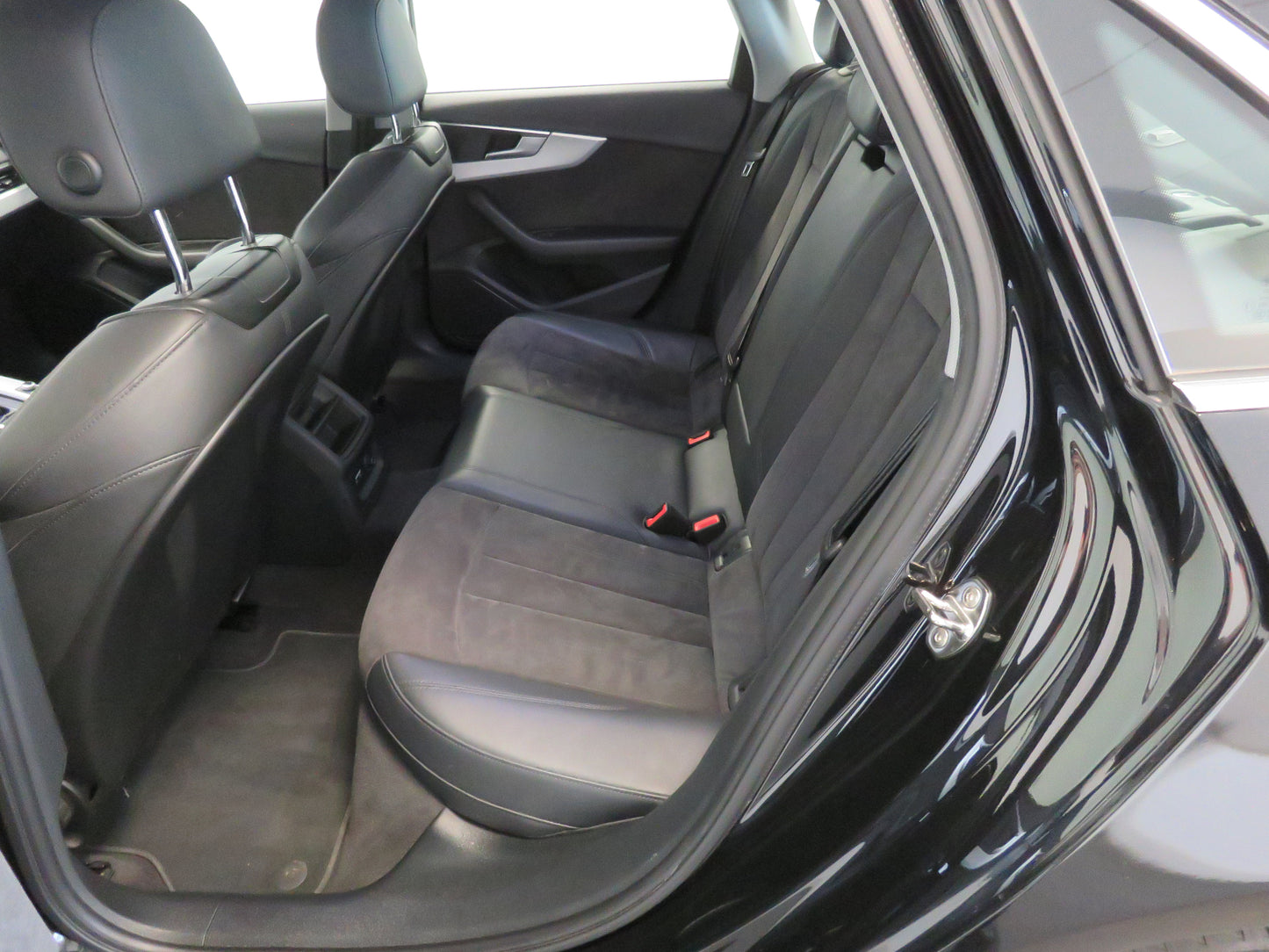 Audi A4 2.0 TDI 110kW DSG S tronic Business Edition 35
