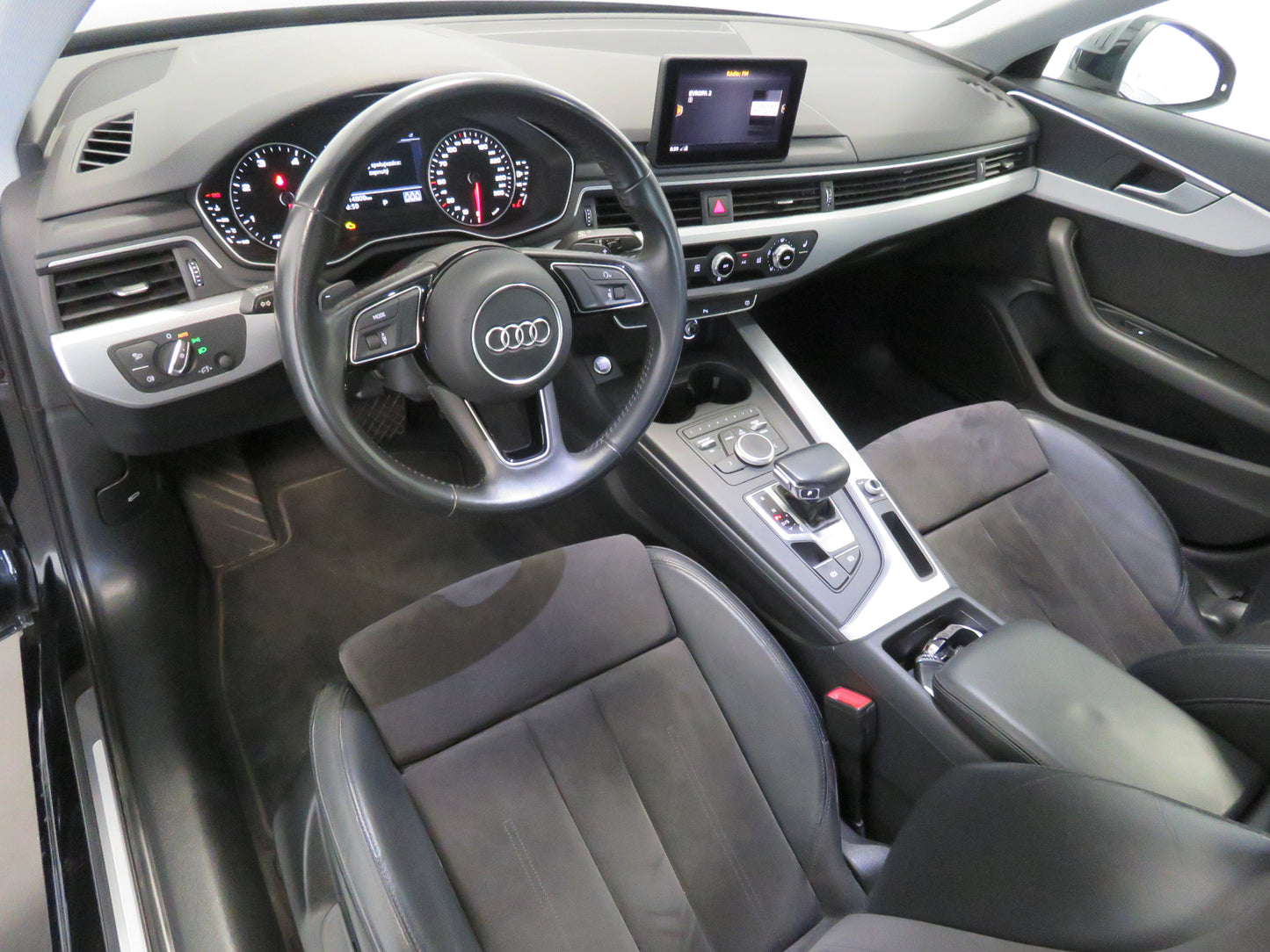 Audi A4 2.0 TDI 110kW DSG S tronic Business Edition 35