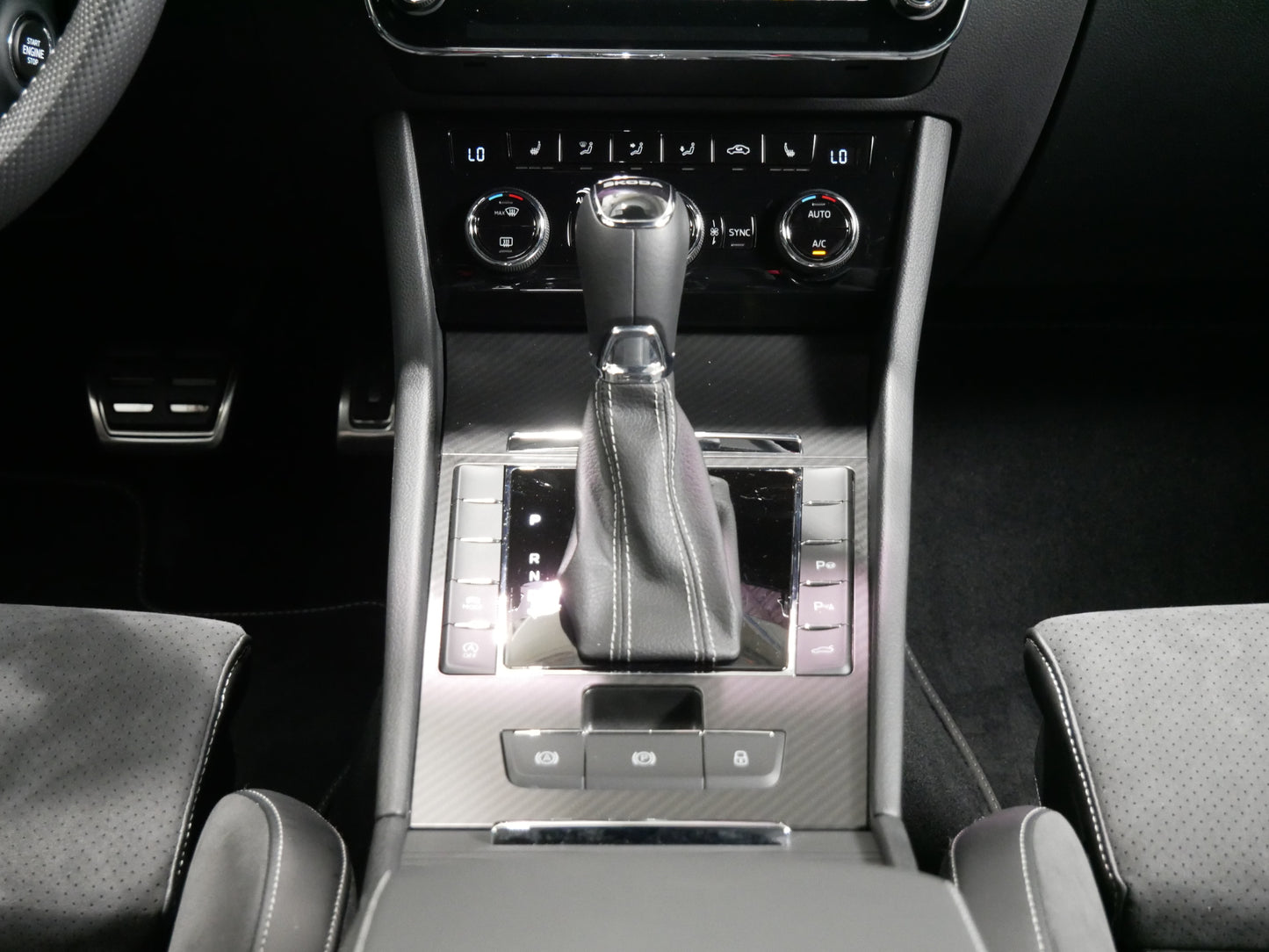 Škoda Superb 2.0 TDI/110kW/DSG/SPORTLINE/TAŽNÉ/MATRIX