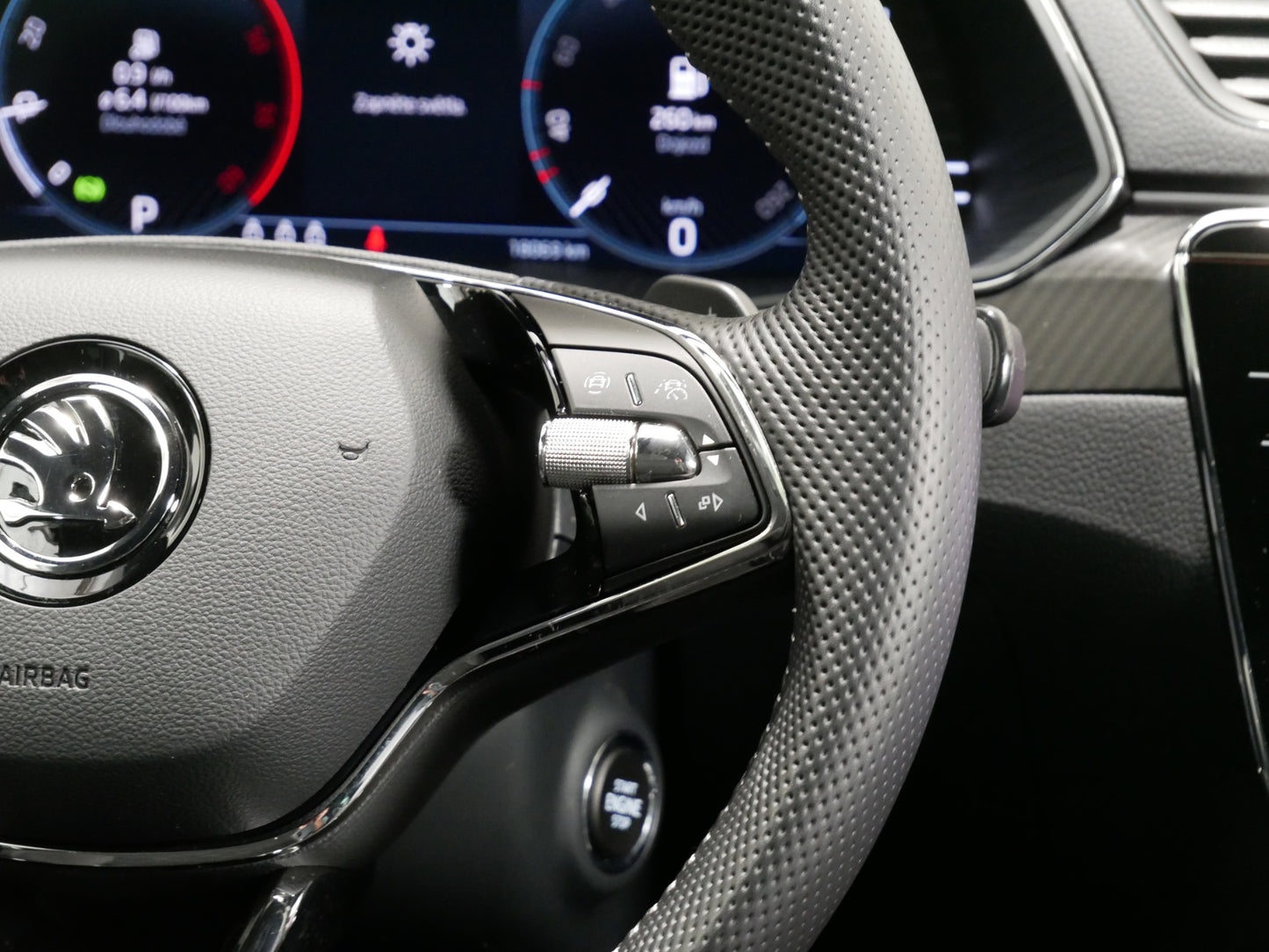 Škoda Superb 2.0 TDI/110kW/DSG/SPORTLINE/TAŽNÉ/MATRIX