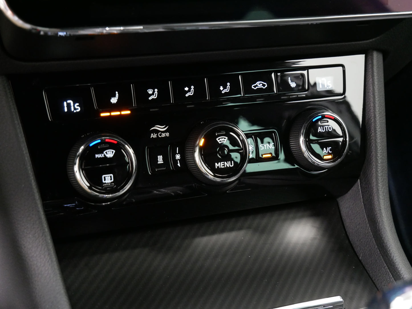 Škoda Superb 2.0 TDI/110kW/DSG/SPORTLINE/TAŽNÉ/MATRIX