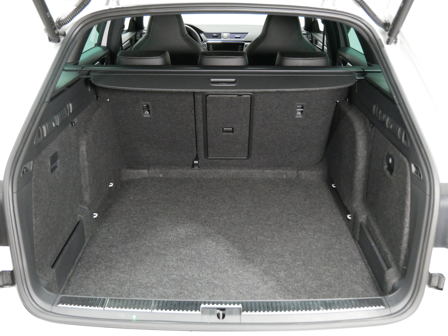 Škoda Superb 2.0 TDI/110kW/DSG/SPORTLINE/TAŽNÉ/MATRIX