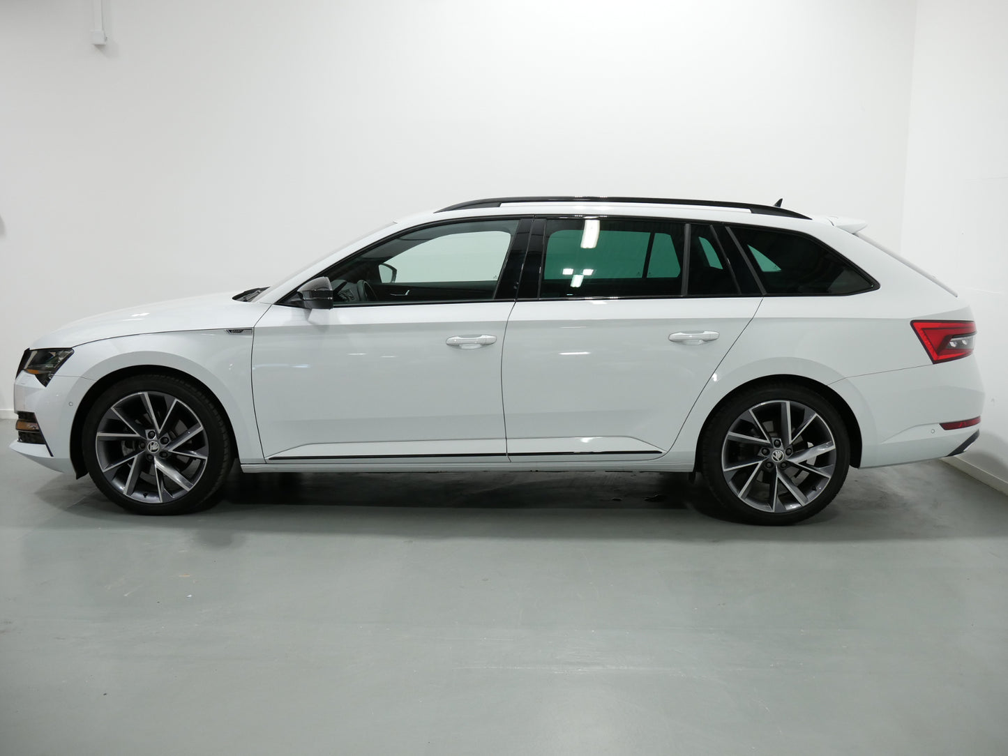 Škoda Superb 2.0 TDI/110kW/DSG/SPORTLINE/TAŽNÉ/MATRIX