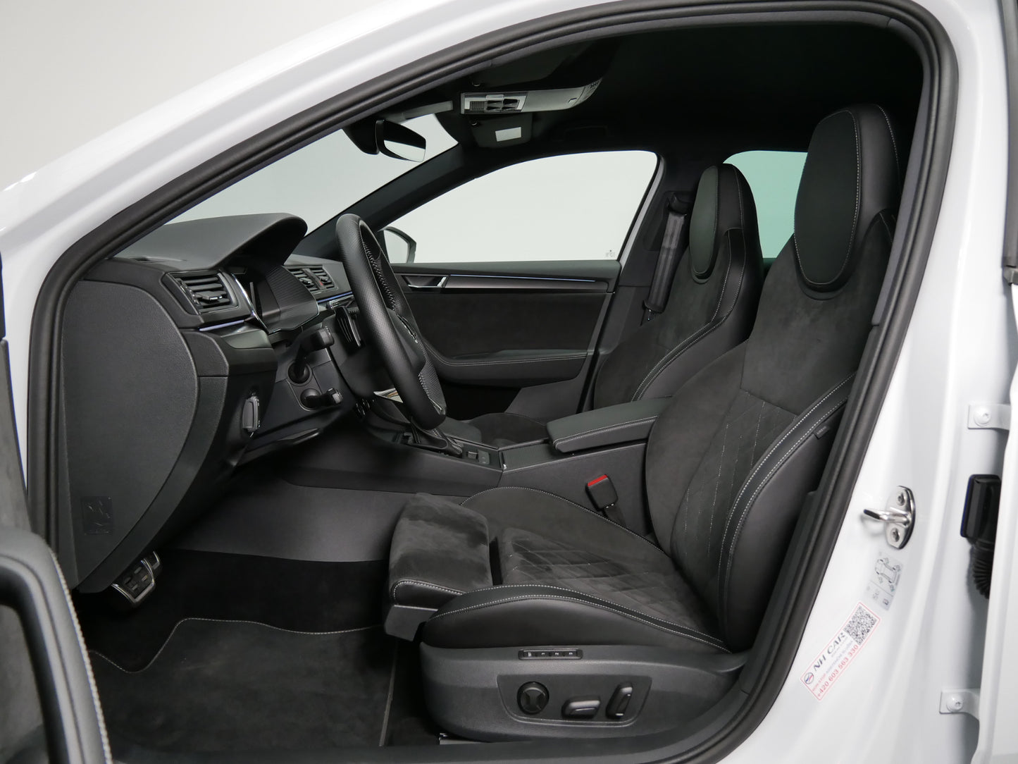 Škoda Superb 2.0 TDI/110kW/DSG/SPORTLINE/TAŽNÉ/MATRIX