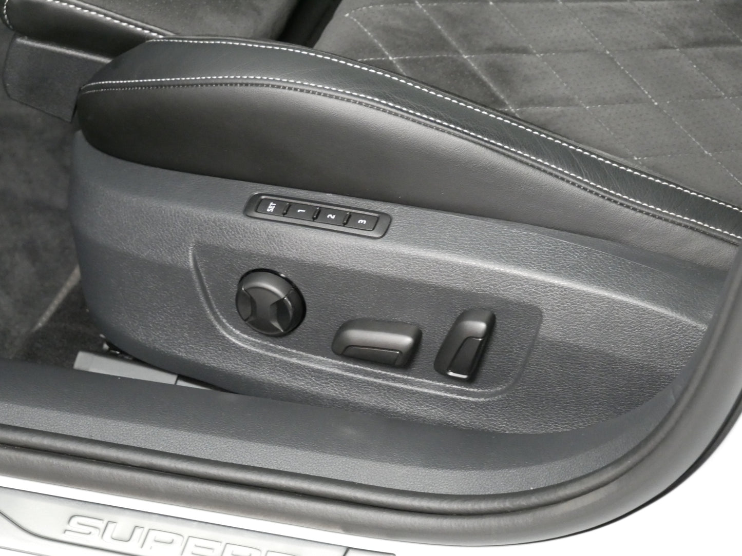 Škoda Superb 2.0 TDI/110kW/DSG/SPORTLINE/TAŽNÉ/MATRIX