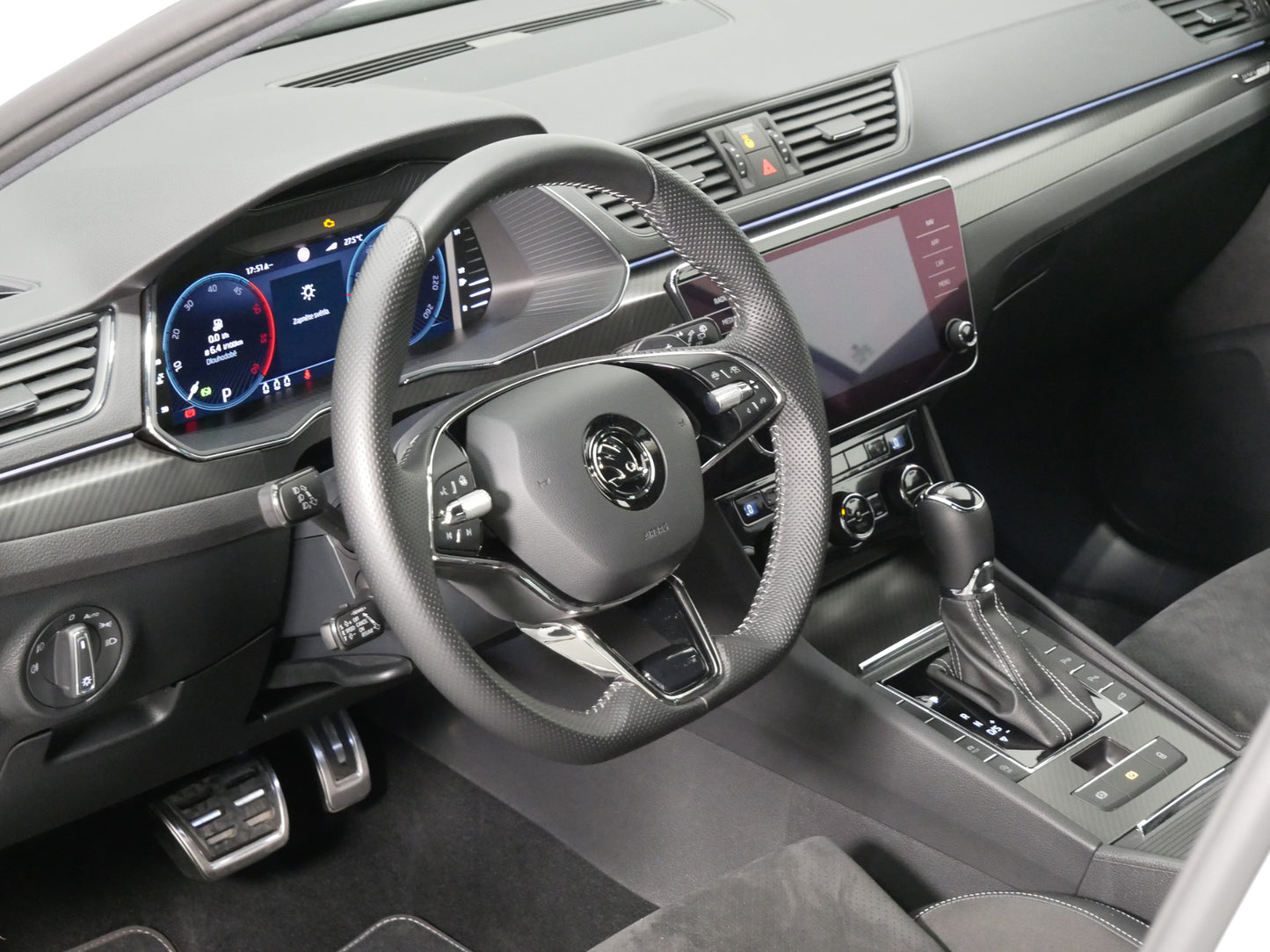 Škoda Superb 2.0 TDI/110kW/DSG/SPORTLINE/TAŽNÉ/MATRIX