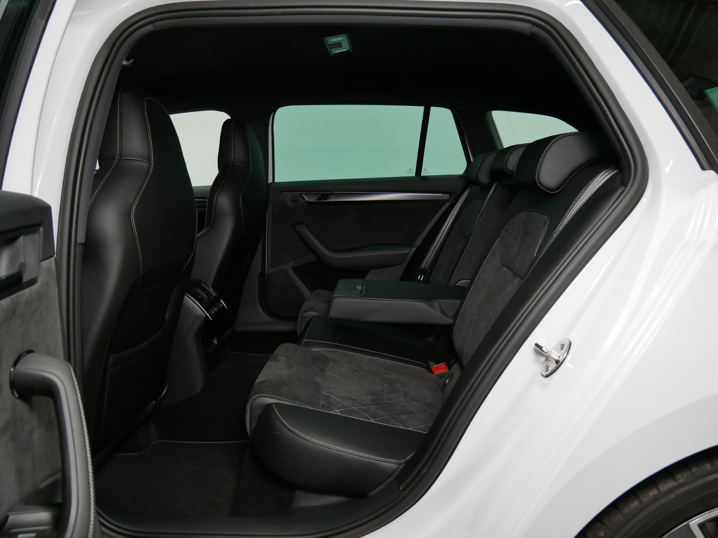 Škoda Superb 2.0 TDI/110kW/DSG/SPORTLINE/TAŽNÉ/MATRIX