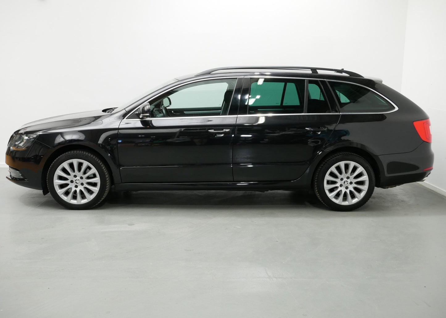 Škoda Superb 2.0 TDI/125 kW/DSG/XENONY/NAVIGACE/17"ALU