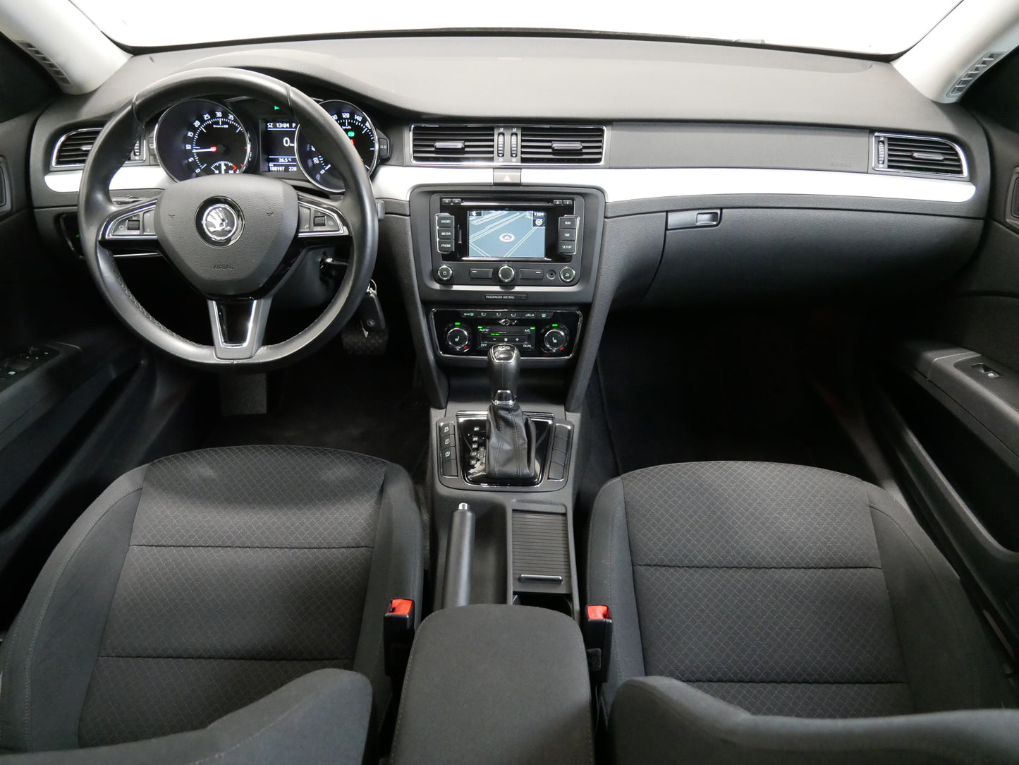 Škoda Superb 2.0 TDI/125 kW/DSG/XENONY/NAVIGACE/17"ALU
