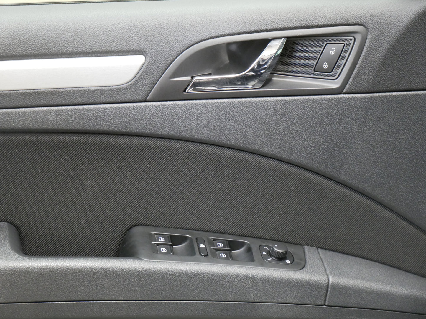 Škoda Superb 2.0 TDI/125 kW/DSG/XENONY/NAVIGACE/17"ALU