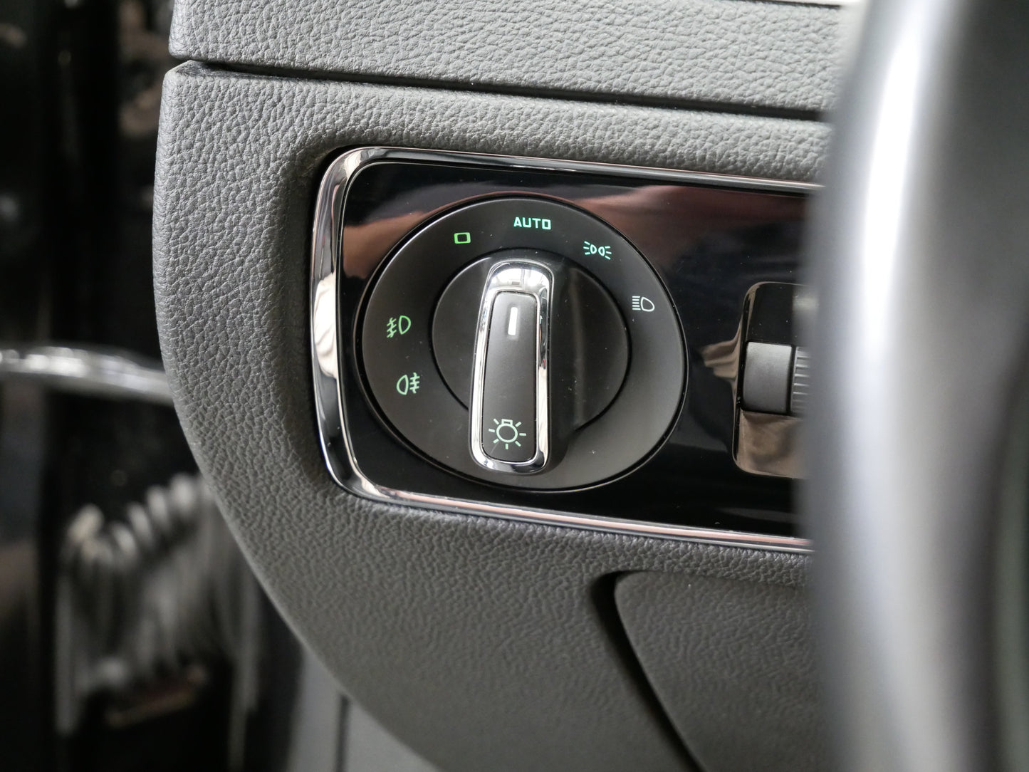 Škoda Superb 2.0 TDI/125 kW/DSG/XENONY/NAVIGACE/17"ALU
