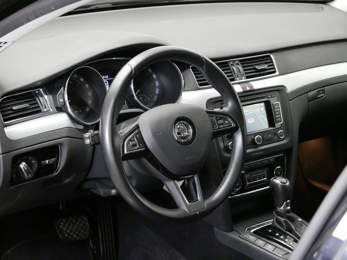 Škoda Superb 2.0 TDI/125 kW/DSG/XENONY/NAVIGACE/17"ALU