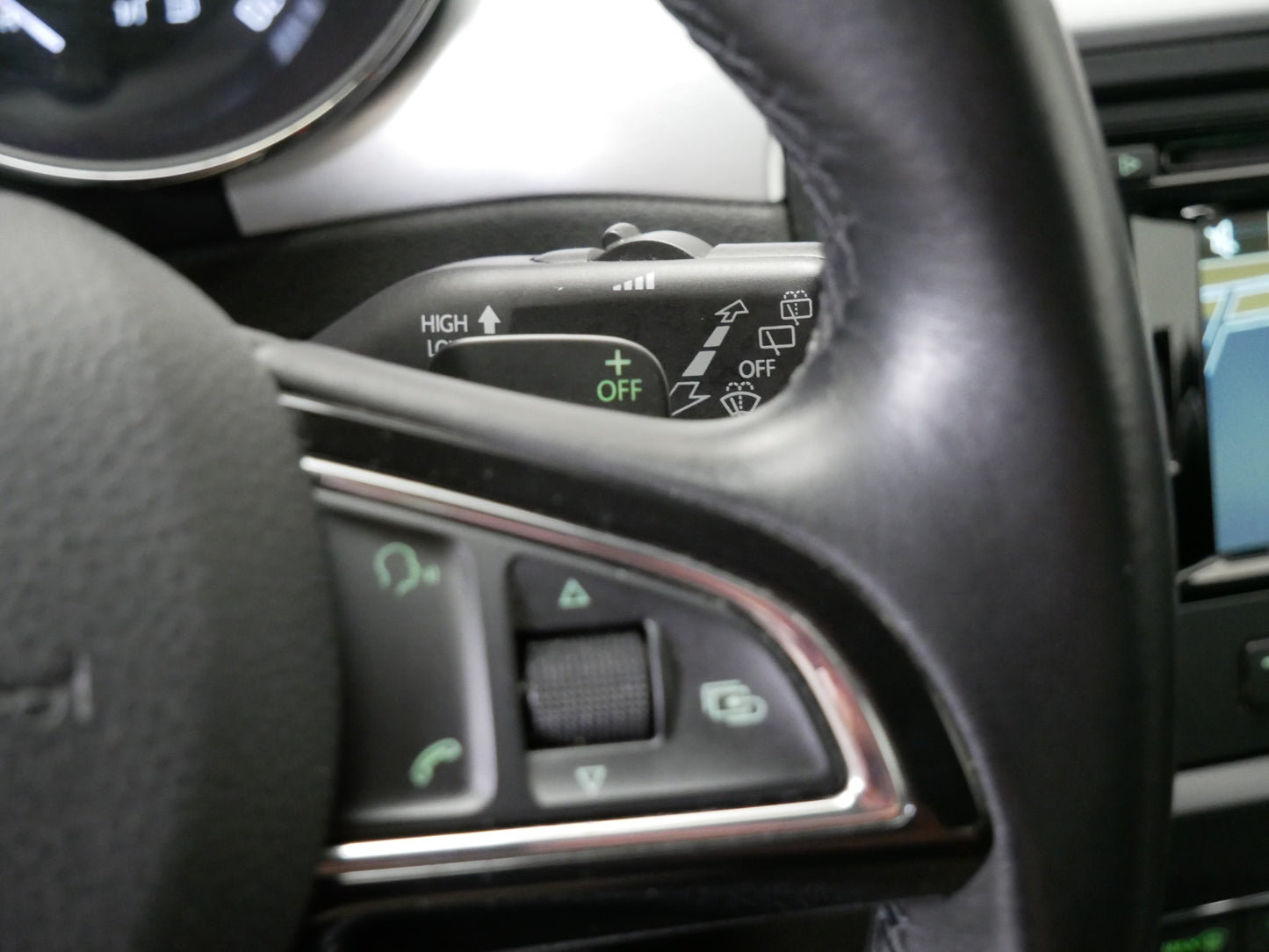 Škoda Superb 2.0 TDI/125 kW/DSG/XENONY/NAVIGACE/17"ALU