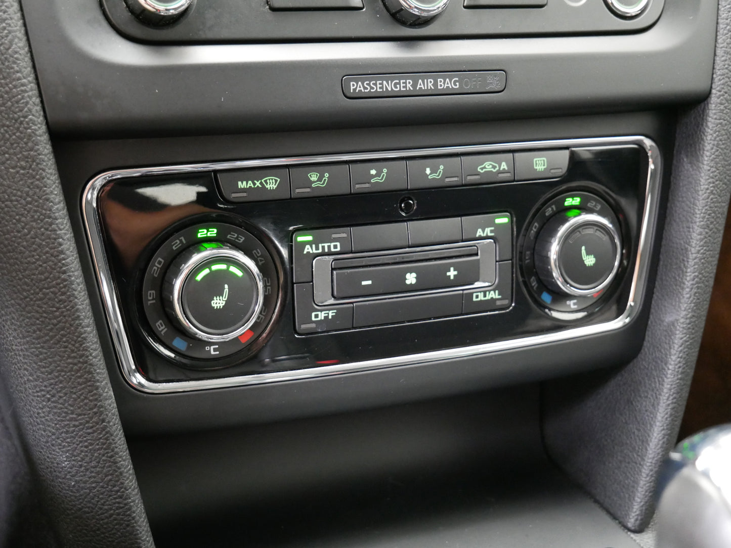 Škoda Superb 2.0 TDI/125 kW/DSG/XENONY/NAVIGACE/17"ALU