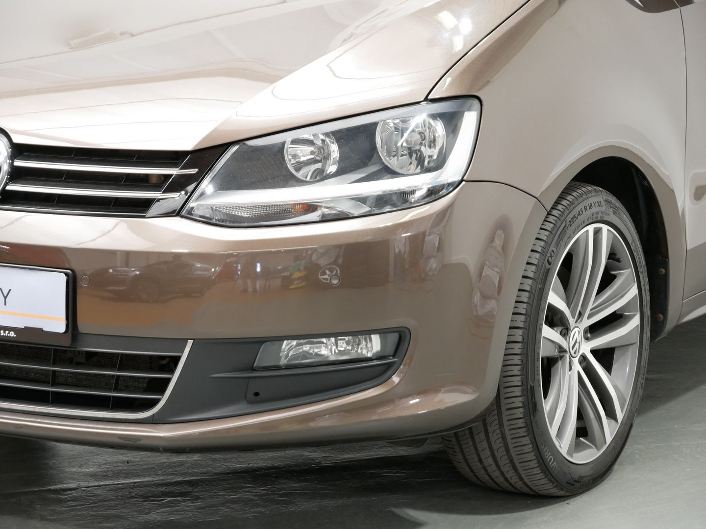 Volkswagen Sharan 2.0 TDI/125kW/DSG/DYNAUDIO/NAVI/EL.VÍKO+DVEŘE/NAVI