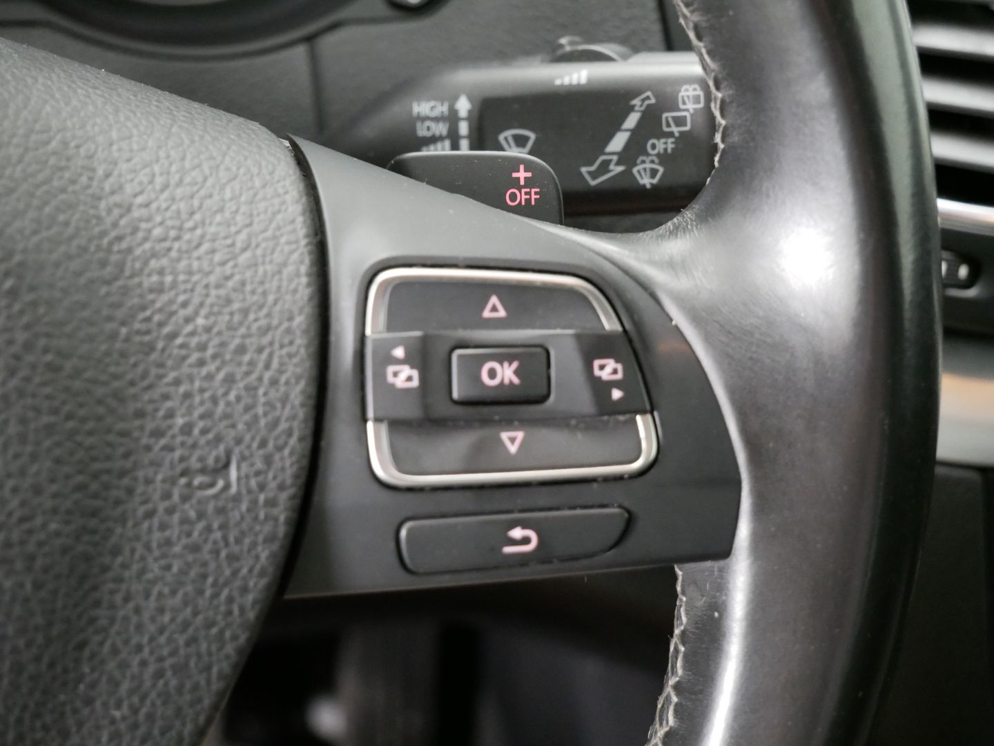 Volkswagen Sharan 2.0 TDI/125kW/DSG/DYNAUDIO/NAVI/EL.VÍKO+DVEŘE/NAVI