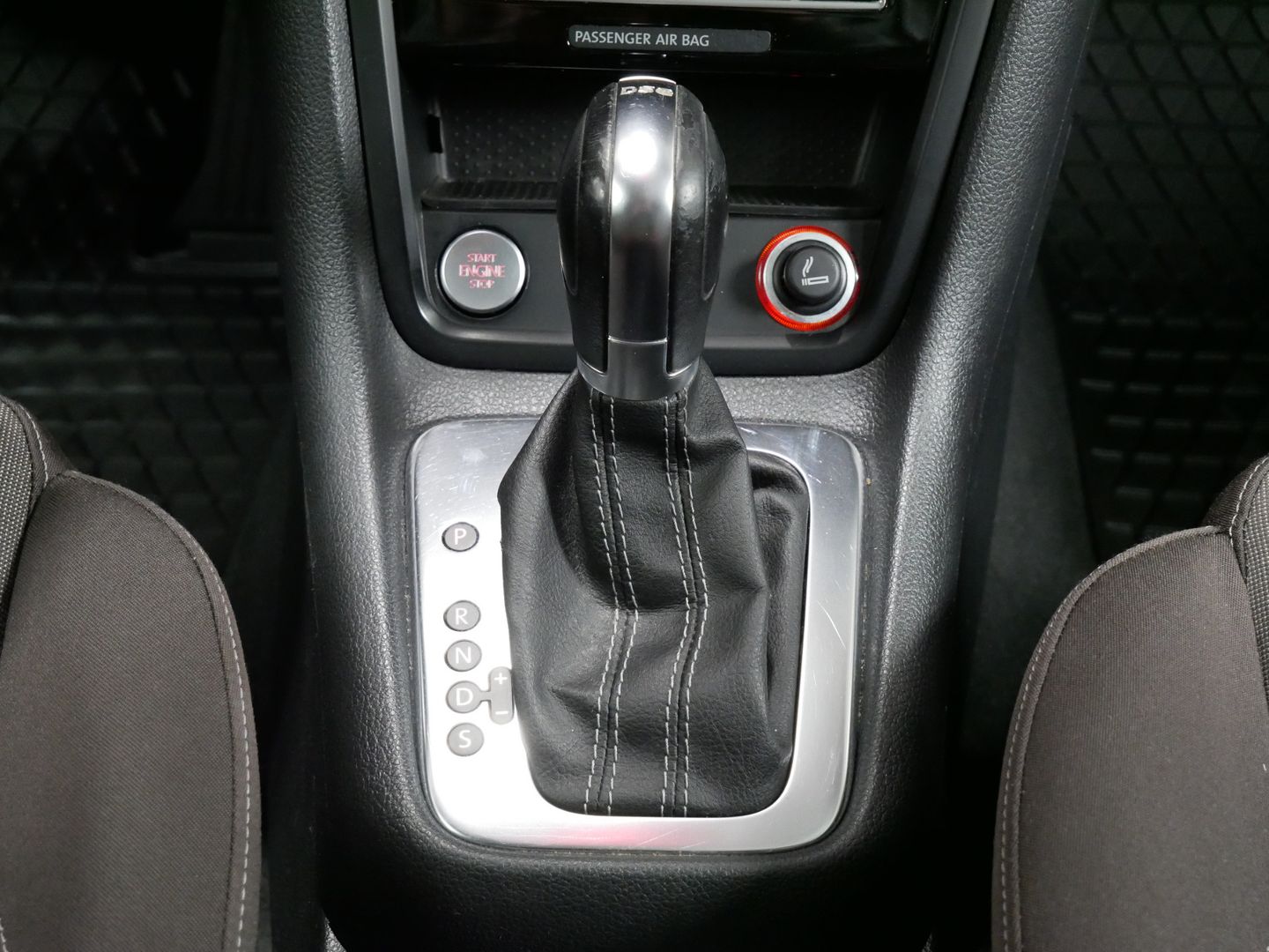 Volkswagen Sharan 2.0 TDI/125kW/DSG/DYNAUDIO/NAVI/EL.VÍKO+DVEŘE/NAVI